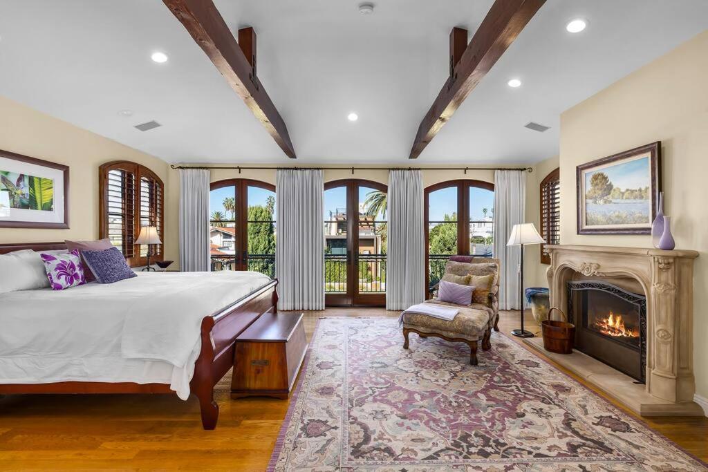 Elegant Mediterranean Waterfront *