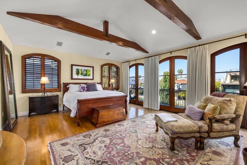 Elegant Mediterranean Waterfront Casa vacanze