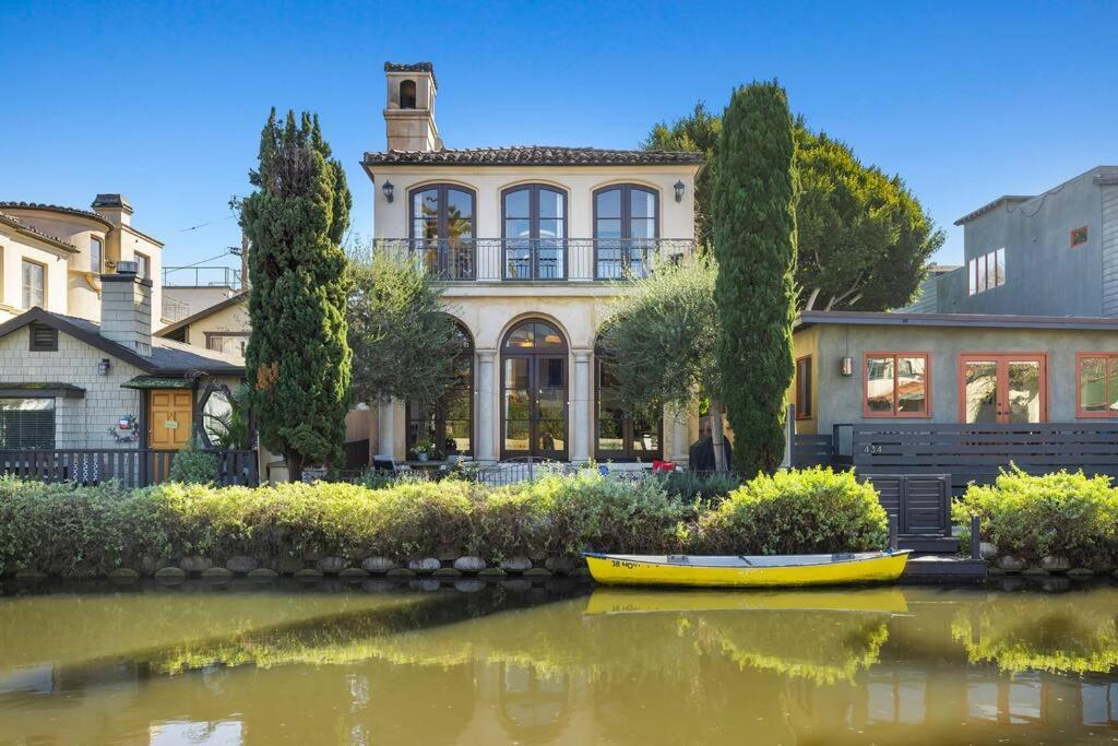 Elegant Mediterranean Waterfront Los Ángeles